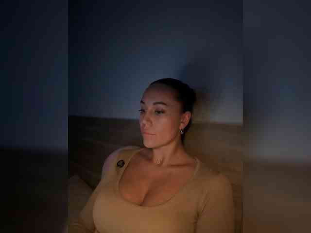 QWEENII webcam
