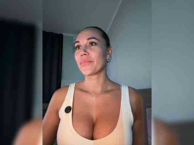 QWEENII webcam