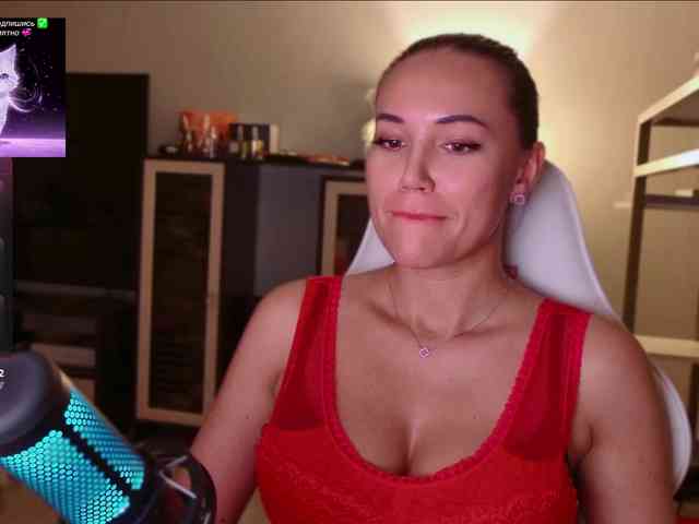 QWEENII webcam