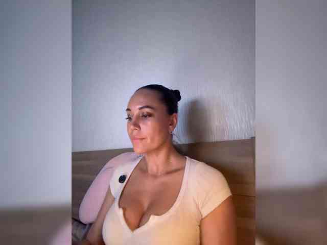QWEENII webcam