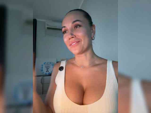 QWEENII webcam