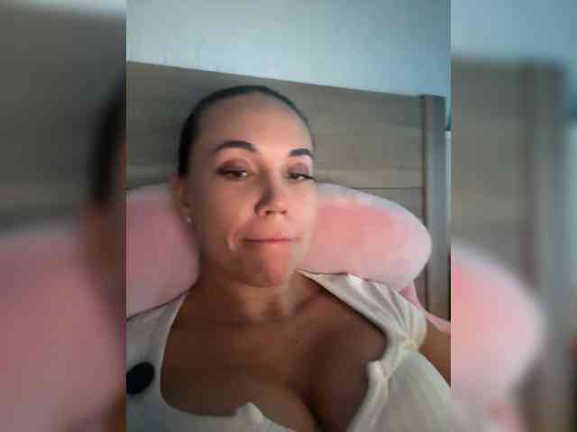 QWEENII webcam