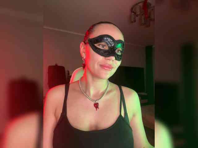 QWEENII webcam