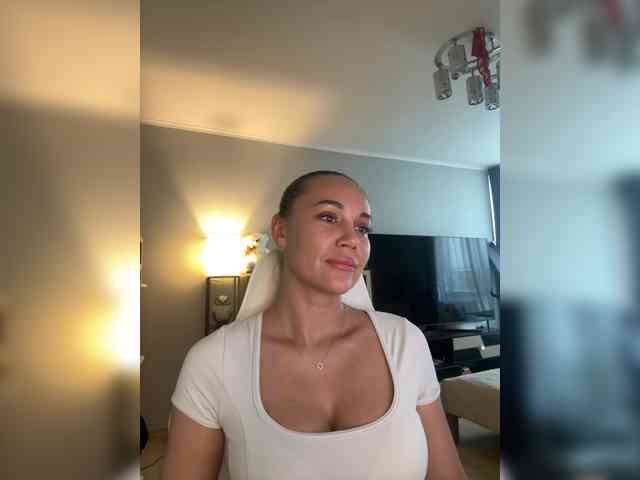 QWEENII webcam