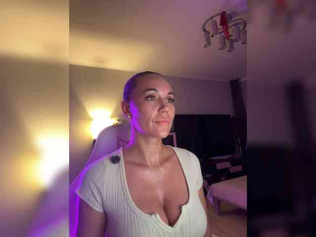 QWEENII webcam