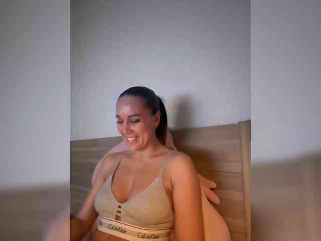 QWEENII webcam