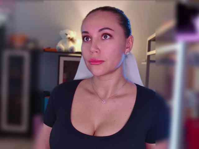 QWEENII webcam