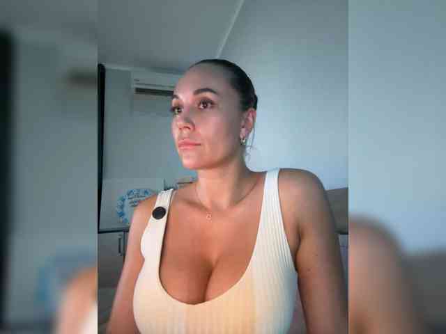 QWEENII webcam