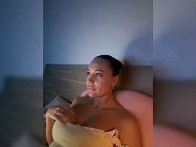 QWEENII webcam