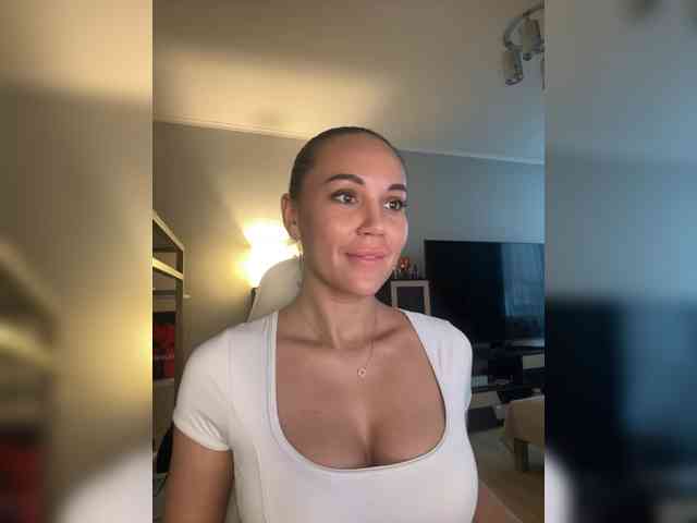 QWEENII webcam