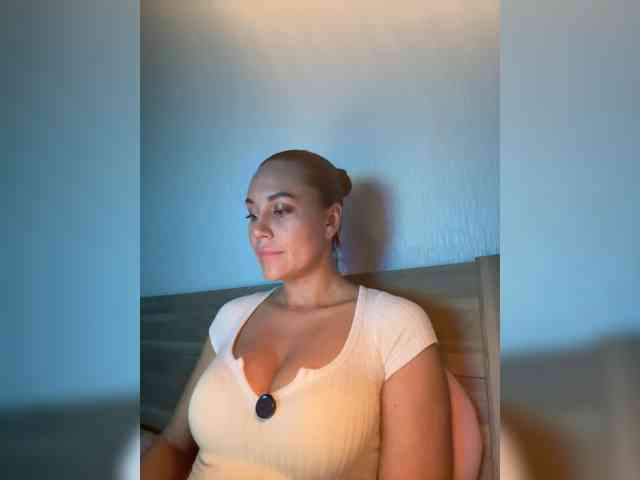 QWEENII webcam