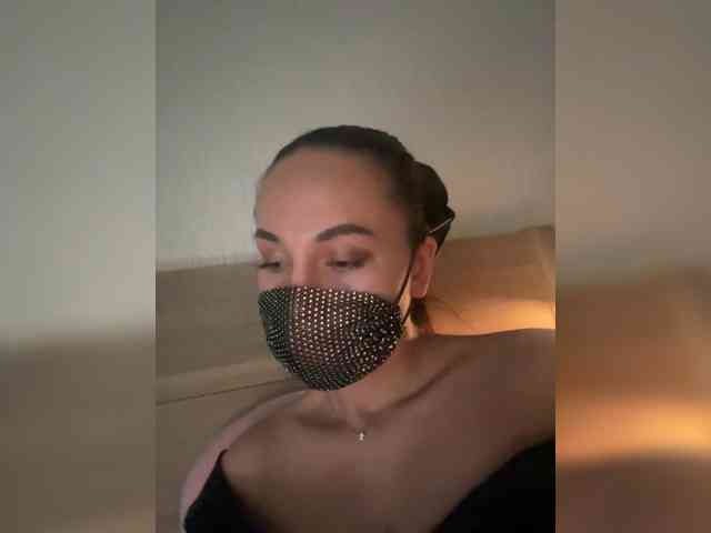 QWEENII webcam