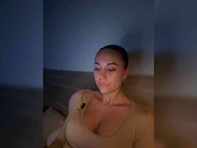 QWEENII webcam
