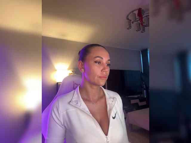 QWEENII webcam