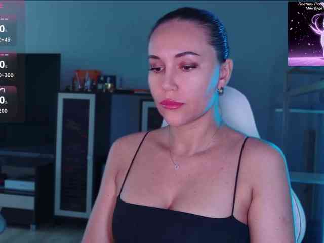 QWEENII webcam