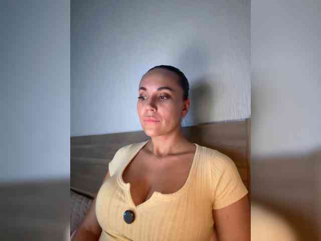QWEENII webcam