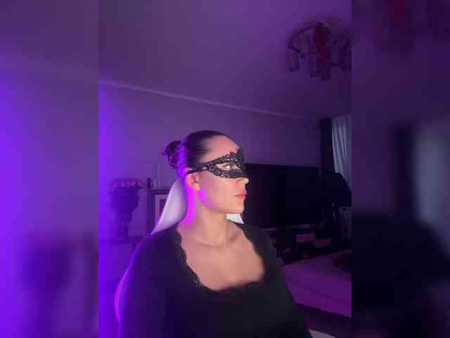 QWEENII webcam