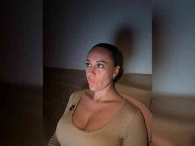 QWEENII webcam