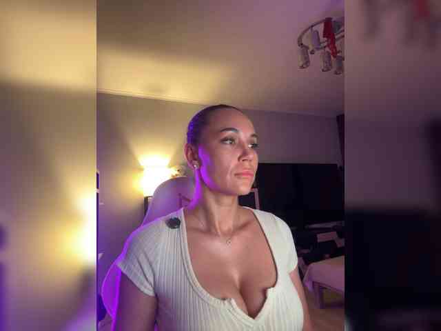 QWEENII webcam