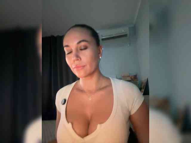 QWEENII webcam