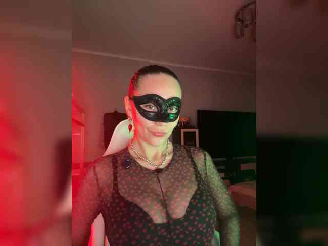 QWEENII webcam