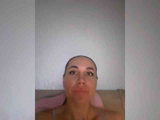 QWEENII webcam