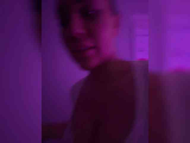 QWEENII webcam
