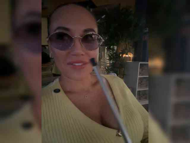 QWEENII webcam