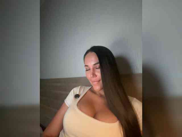 QWEENII webcam