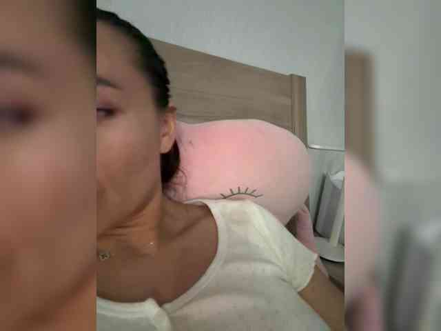 QWEENII webcam