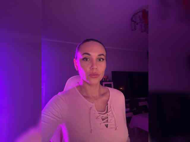 QWEENII webcam