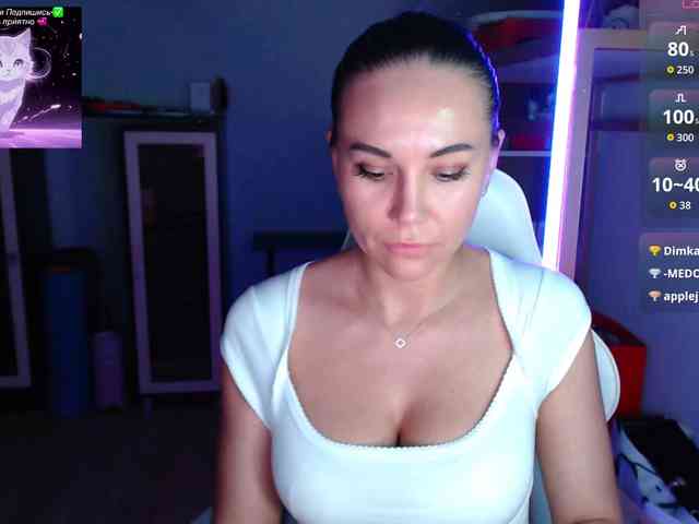 QWEENII webcam