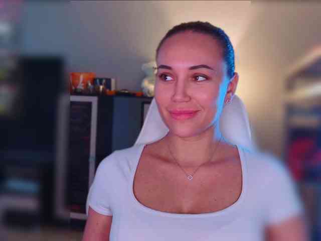 QWEENII webcam