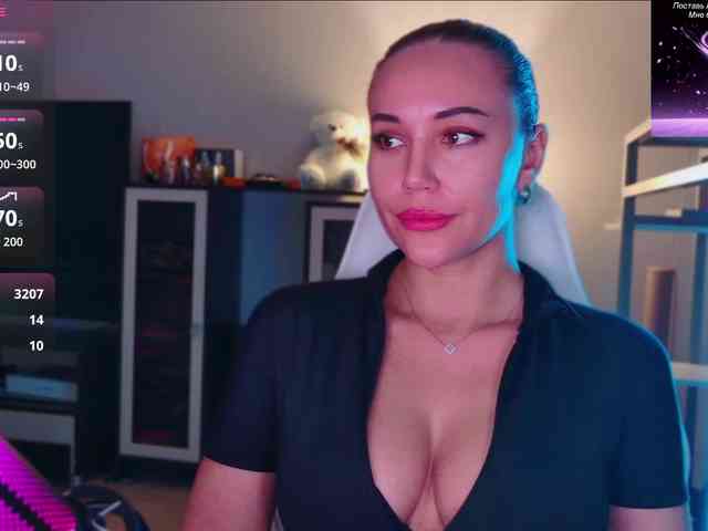 QWEENII webcam