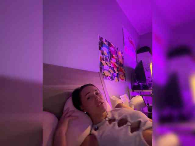 QWEENII webcam