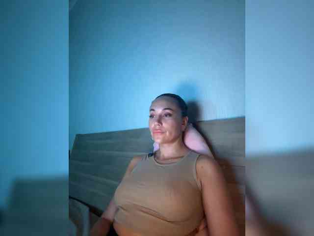 QWEENII webcam