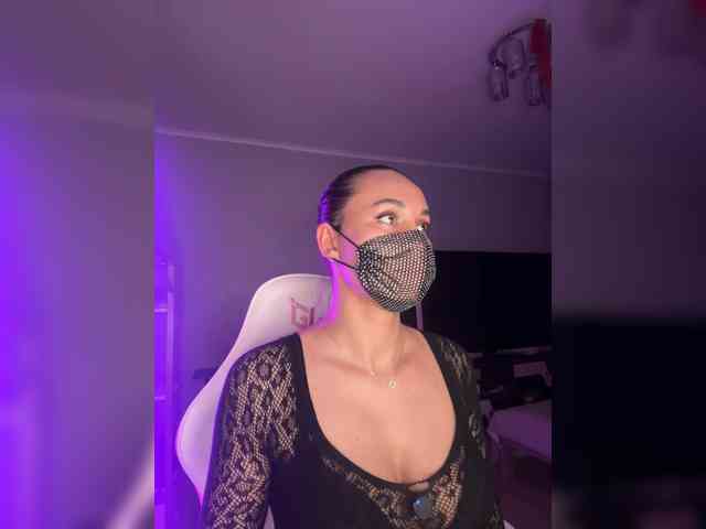 QWEENII webcam