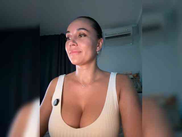 QWEENII webcam