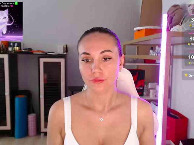 QWEENII webcam