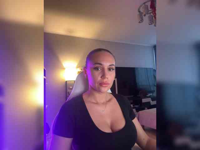 QWEENII webcam