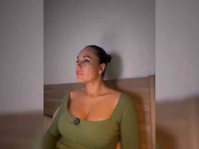 QWEENII webcam