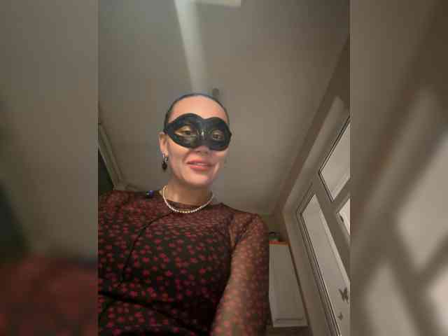 QWEENII webcam