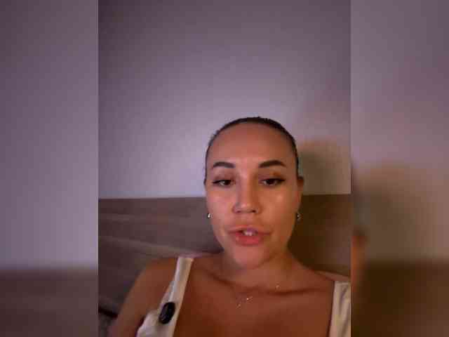 QWEENII webcam