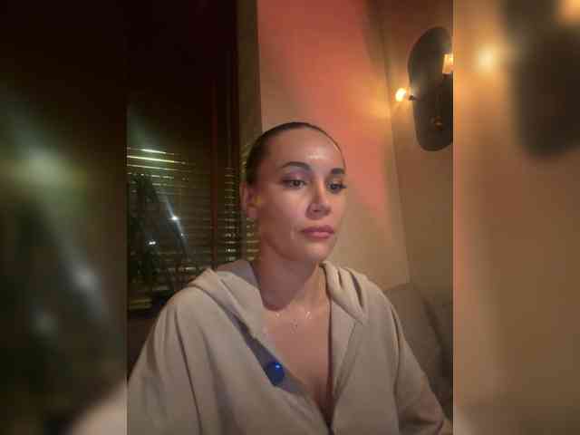 QWEENII webcam