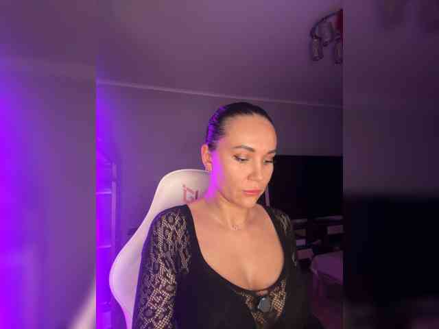 QWEENII webcam