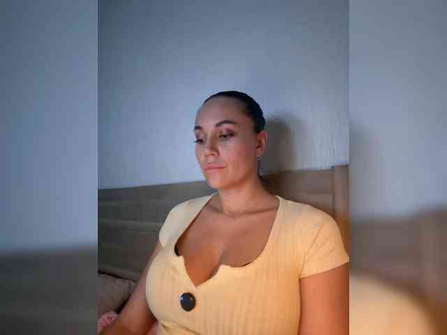 QWEENII webcam
