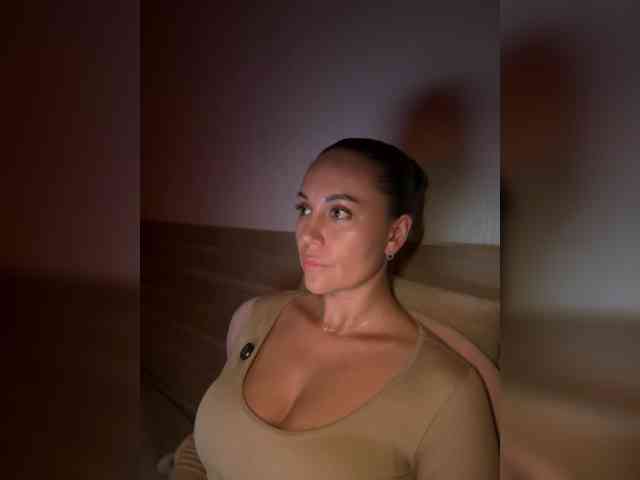 QWEENII webcam