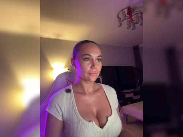 QWEENII webcam