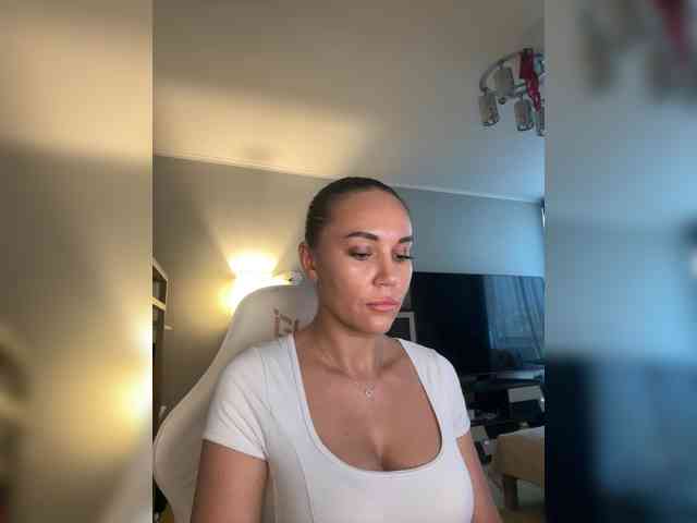 QWEENII webcam