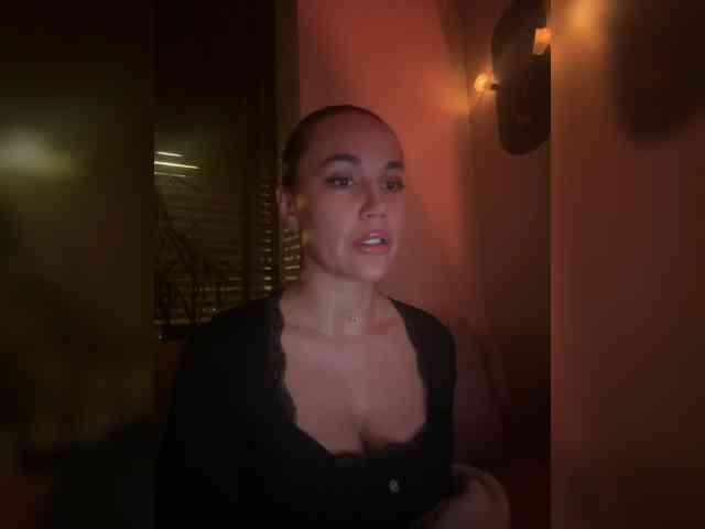 QWEENII webcam